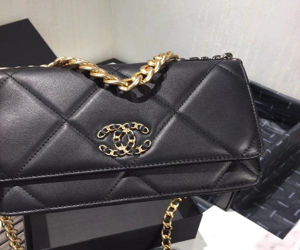 Chanel 19 Wallet on Chain Black